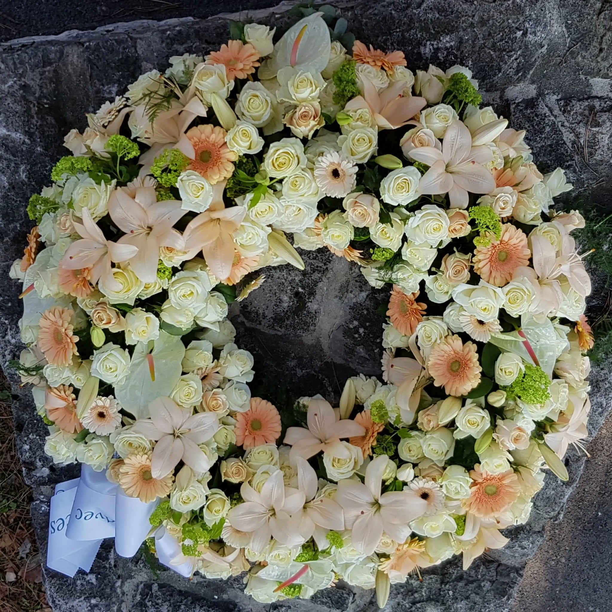 Couronne de Deuil Tendresse Éternelle | Roses & Lys Blancs Livraison | Lausanne |  Suisse
