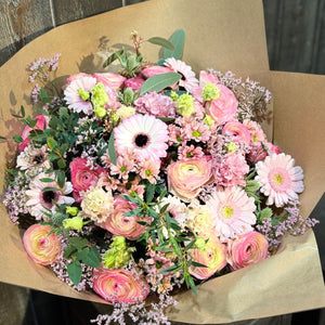 Purple Elegance – Sparkling Seasonal Bouquet