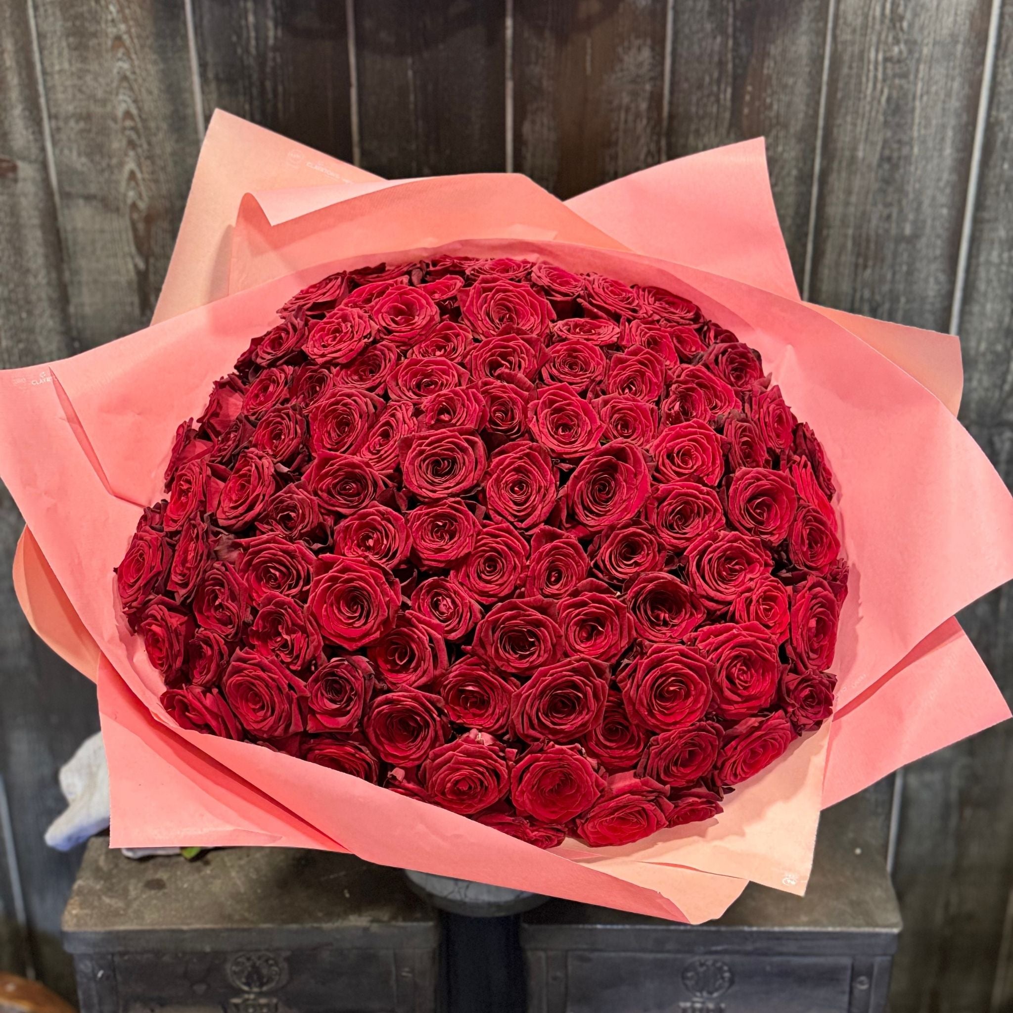 Rose rouge | Blue Flowers  Bouquet XXL – 90 Roses Rouges Supra | Haute Fleuristerie| Lausanne