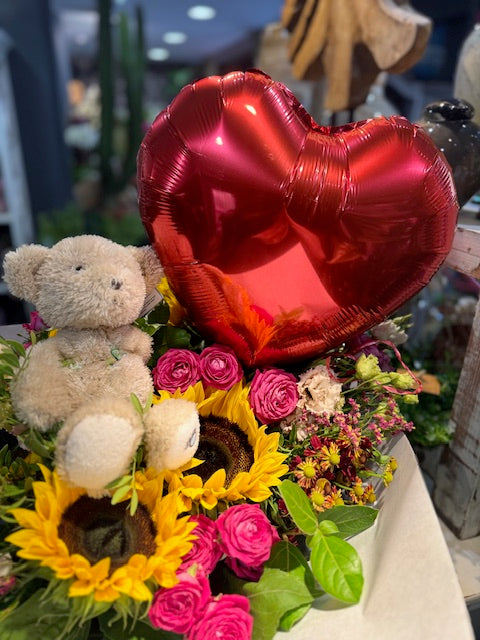 BE HAPPY -Bouquet de saison avec ballon coeur et peluche
