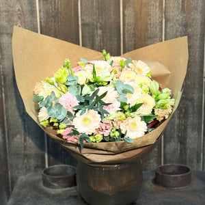 Purple Elegance – Sparkling Seasonal Bouquet