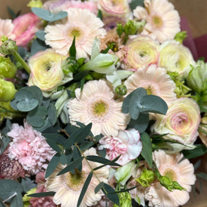 Purple Elegance – Sparkling Seasonal Bouquet