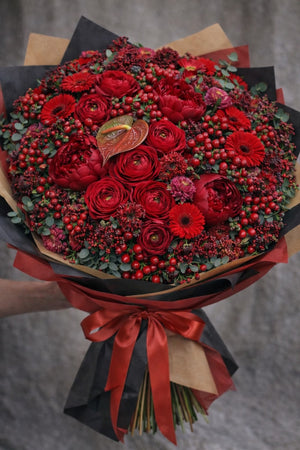 ❤️ Bouquet Signature Scarlett – 300 CHF | Blue Flowers | Livraison Lausanne Vaud | 情人节花束